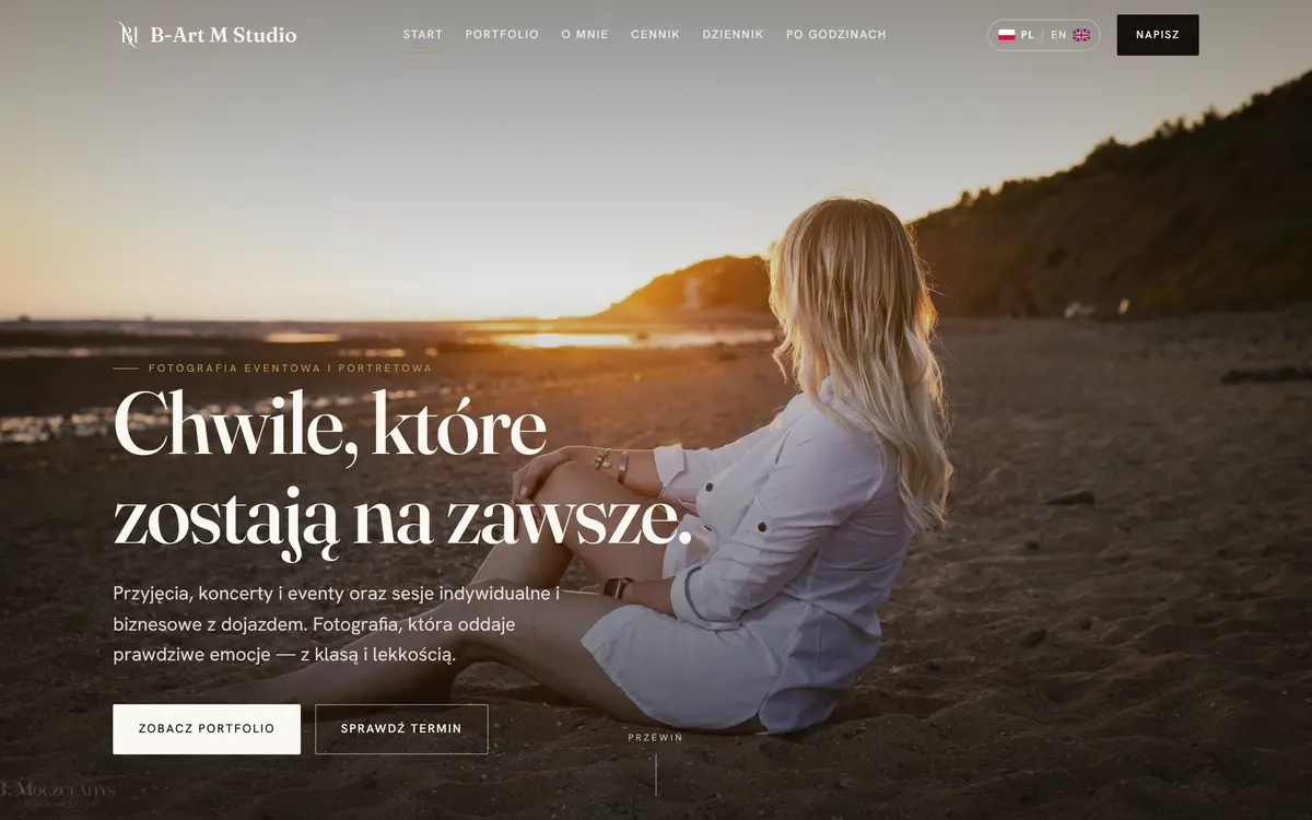 Strona główna B-Art M Studio — pełnoekranowe zdjęcie o zachodzie słońca z szeryfowym nagłówkiem